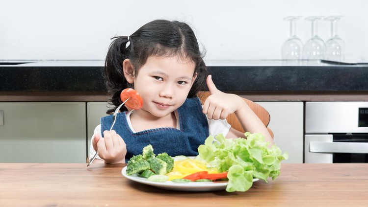 Risiko Konsumsi Jajanan Tinggi Gula-Garam untuk Anak